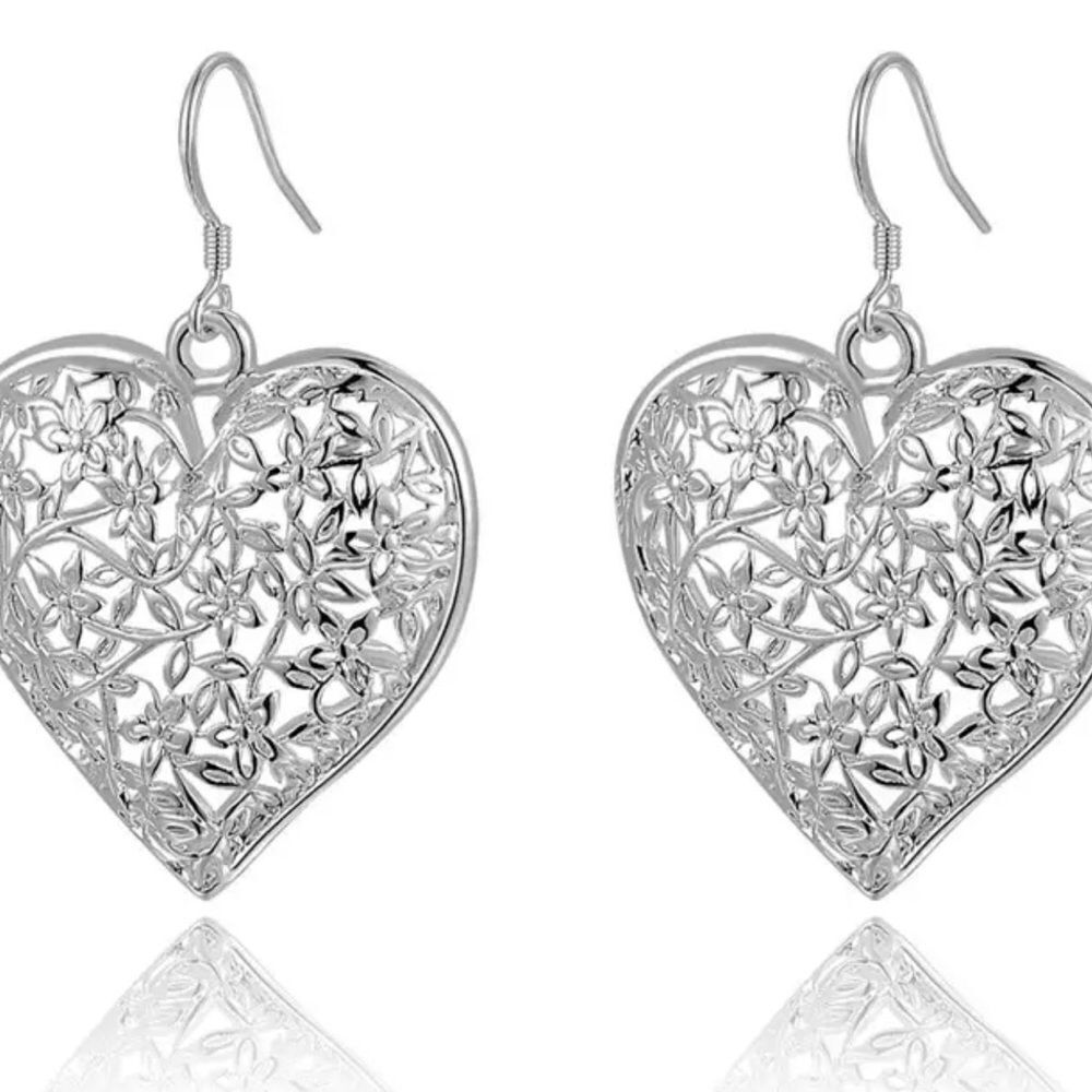 SILVER FASHION HEART EARRINGS FOR VALENTINES DAY